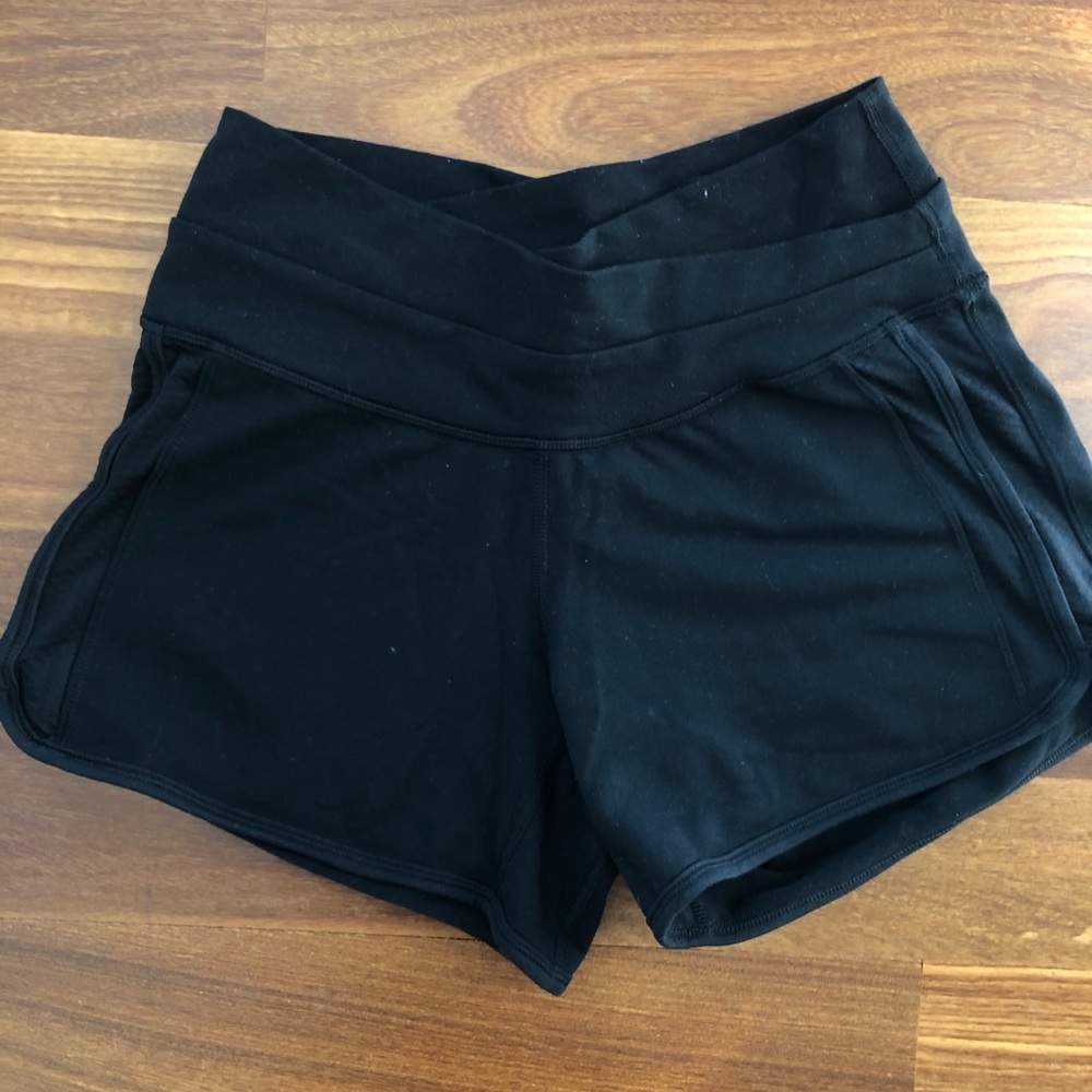 lululemon black athletic shorts size 4